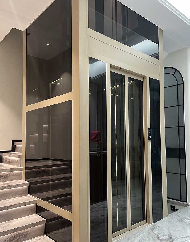 Panoramic cabin elevator interior