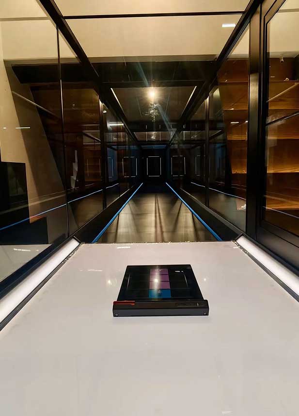 Residential screw drive elevator