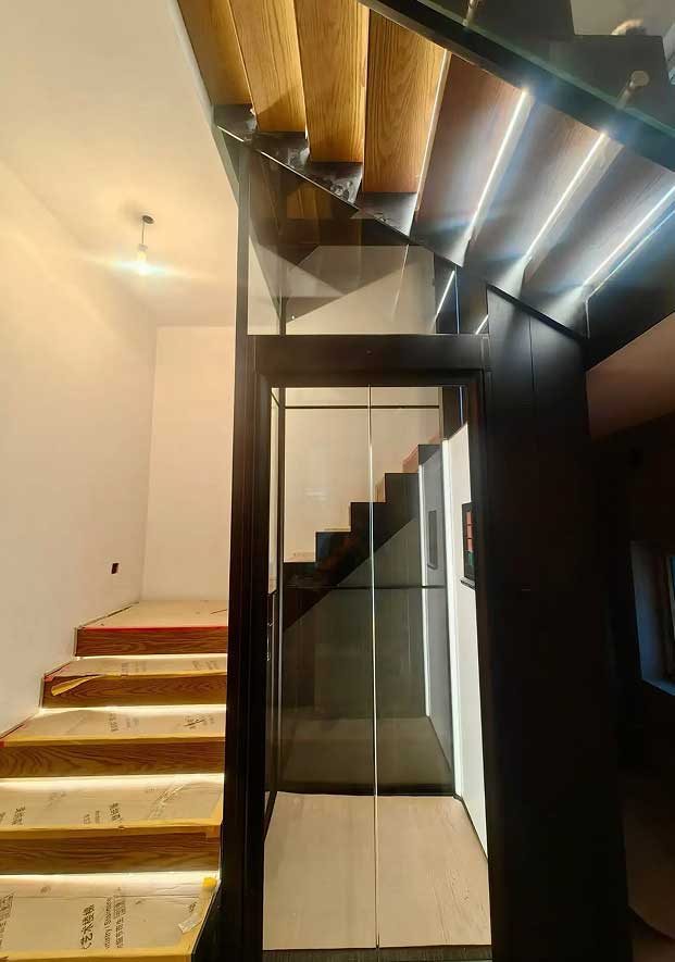 Villa elevator glass shaft