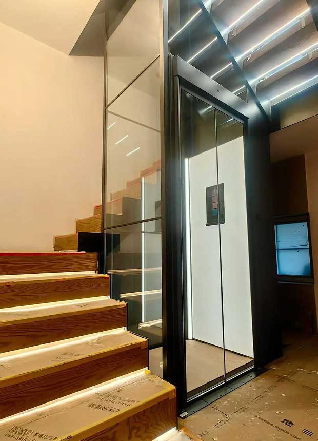 Indoor residential screw elevator